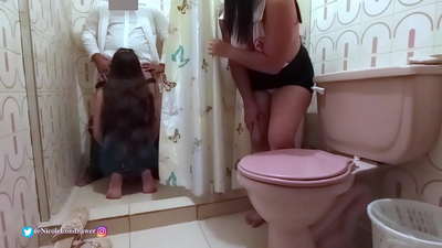 Sestra najde doktora, jak šuká pacientku v nemocniční koupelně / ČÁST 1 / NicoleLondrawer / Chiquicandy