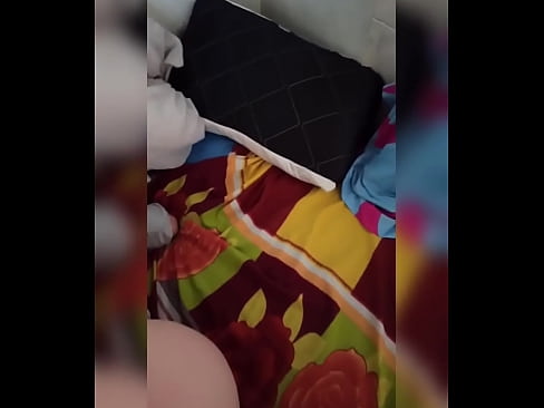 ❤️ Moje spolubydlící zůstává doma sama, protože její manžel jede na dovolenou a já využívám příležitosti, abych ji ošukal a naplnil jí prdelku mlékem. ️ Jen porno u nás ❌️